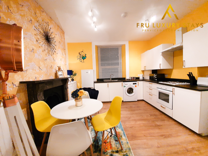 Fru serviced apartments accommodation plymouth centre airbnb booking.com shortterm longterm uk 11 3