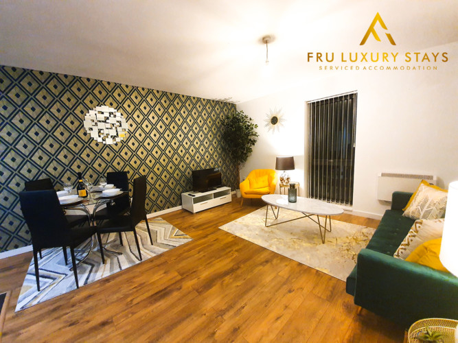 Fru serviced apartments accommodation plymouth centre airbnb booking.com shortterm longterm uk 12 manchester