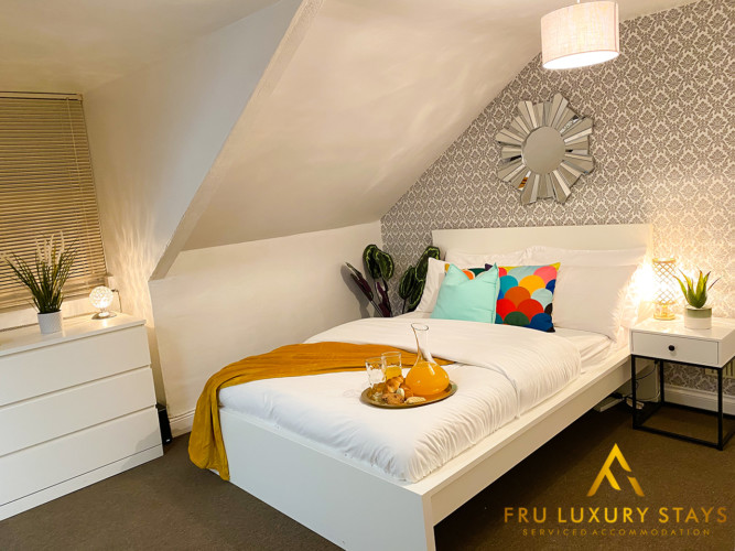 Fru serviced apartments accommodation plymouth centre airbnb booking.com shortterm longterm uk 5