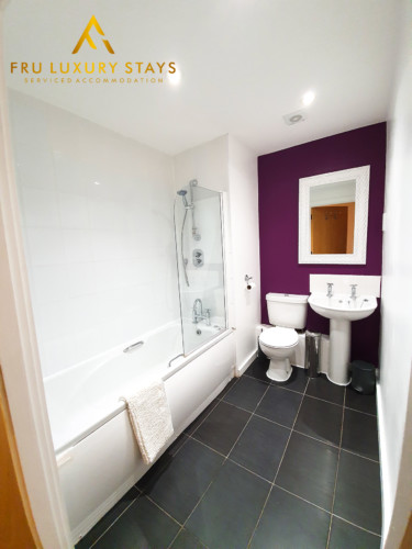 Fru serviced apartments accommodation plymouth centre airbnb booking.com shortterm longterm uk manchester