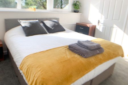 Sunrise Serviced Accommodation - 5 Bedroom Townhouse with Parking