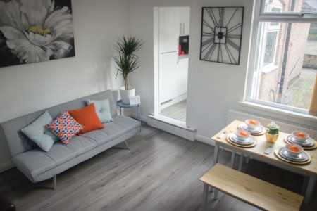 Cosy HUB Coventry - Elegant 4 Bed House Near City Centre by Passionfruit Properties