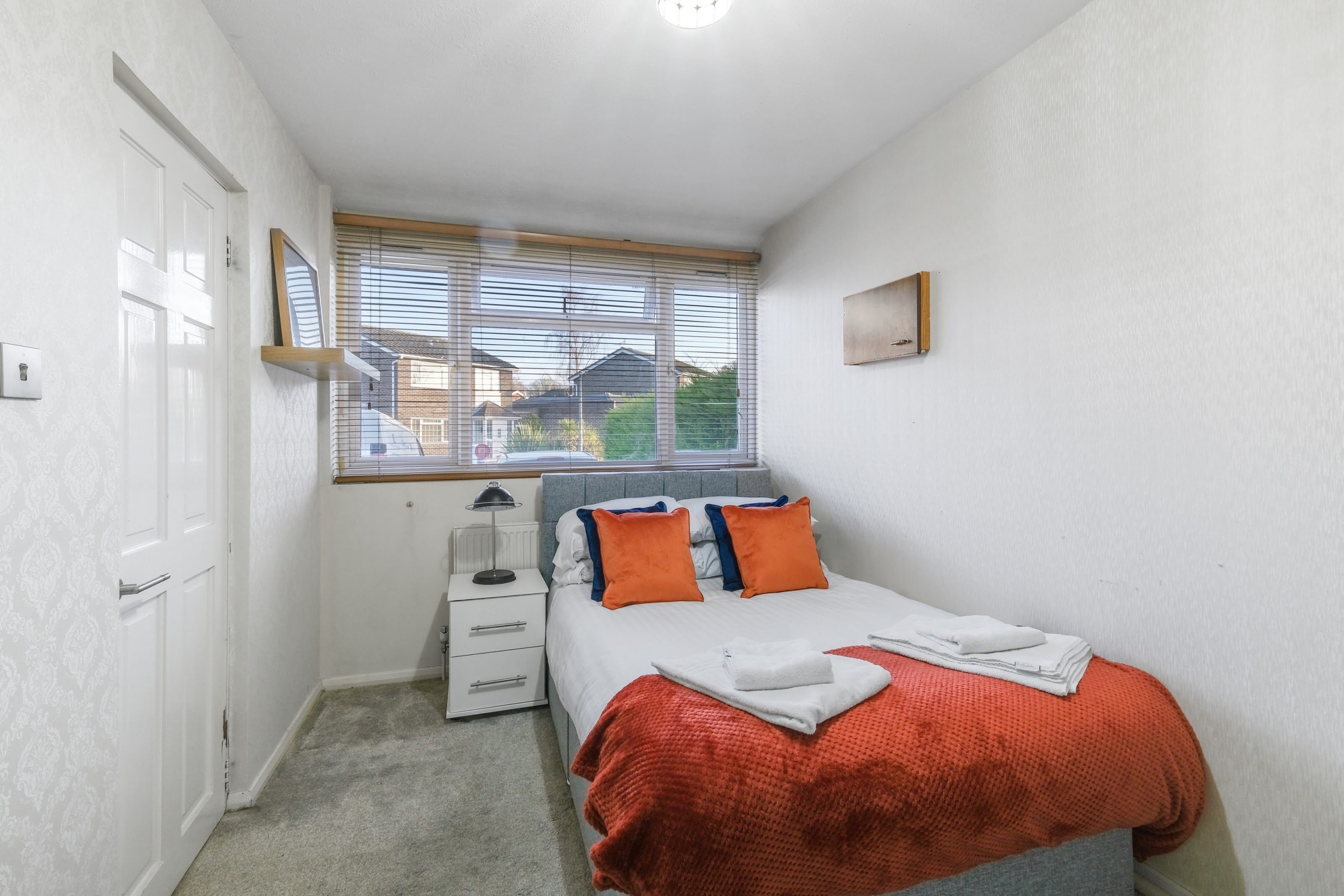 Cadwell Serviced 4 Bedroom house with Parking Maidenhead Serviced