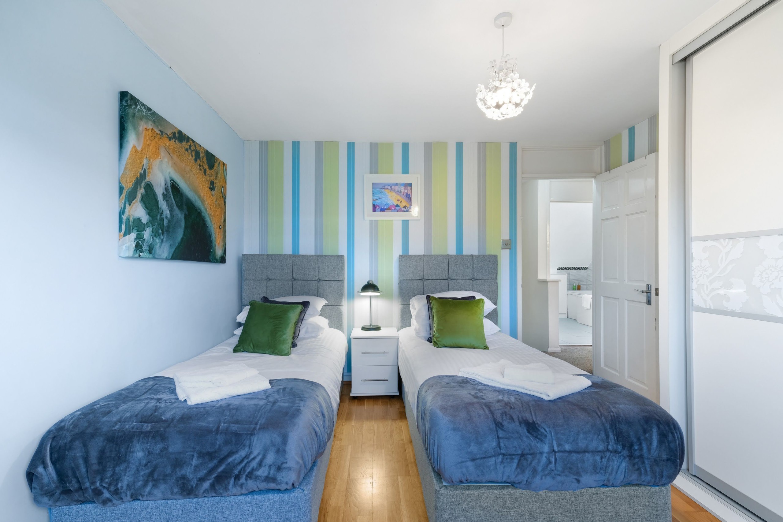 Cadwell Serviced 4 Bedroom house with Parking Maidenhead Serviced