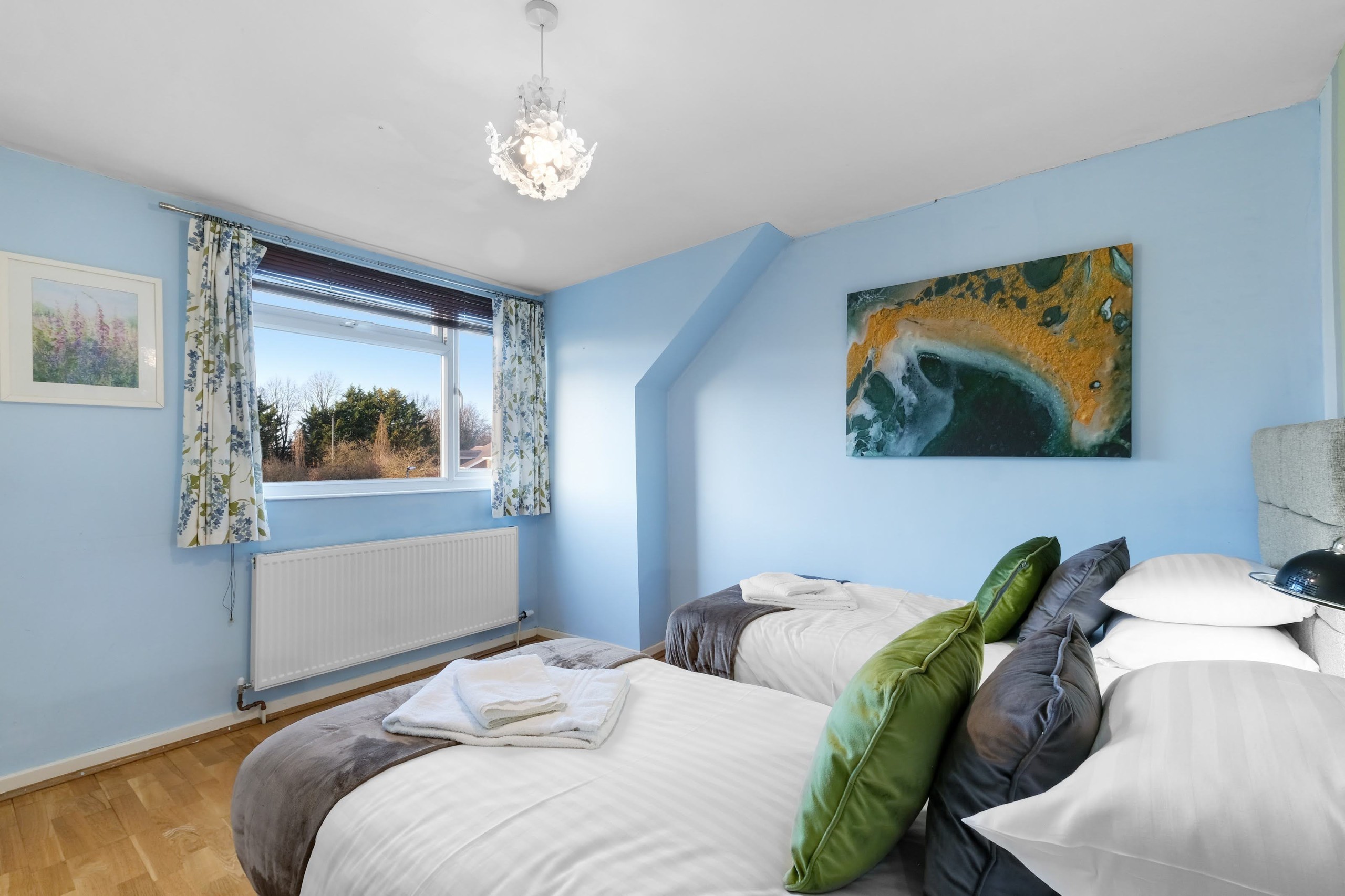 Cadwell Serviced 4 Bedroom house with Parking Maidenhead Serviced