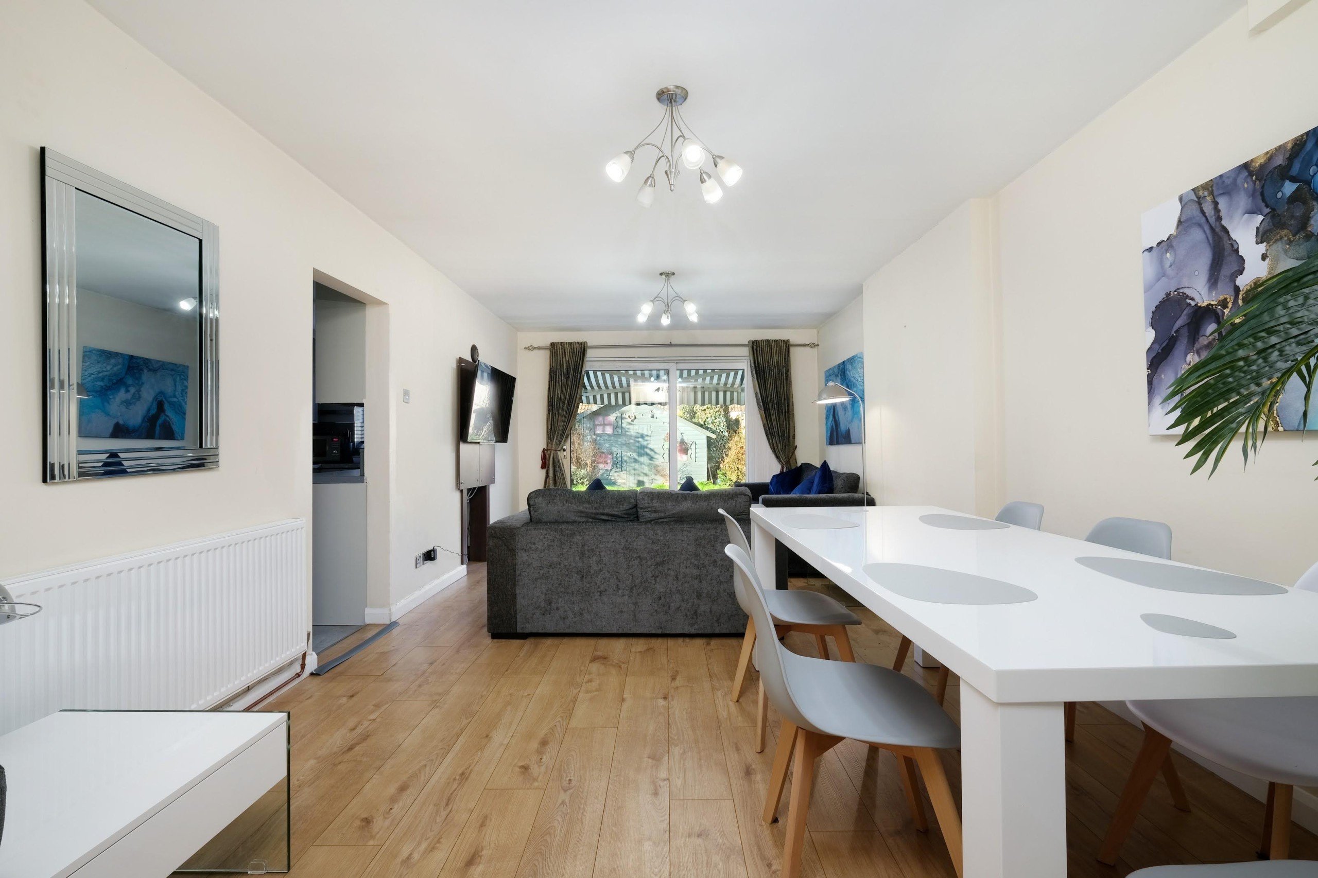 Cadwell Serviced 4 Bedroom house with Parking Maidenhead Serviced